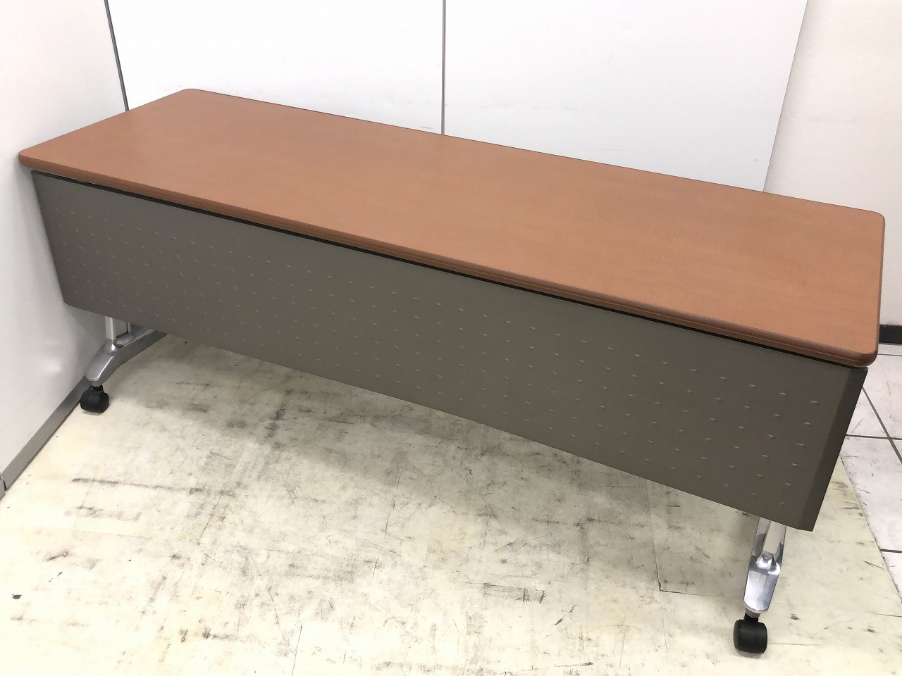 会議やミーティングには必須アイテムの、サイドスタックテーブル！！【内田洋行製】
                        その他シリーズ
                                    中古
            