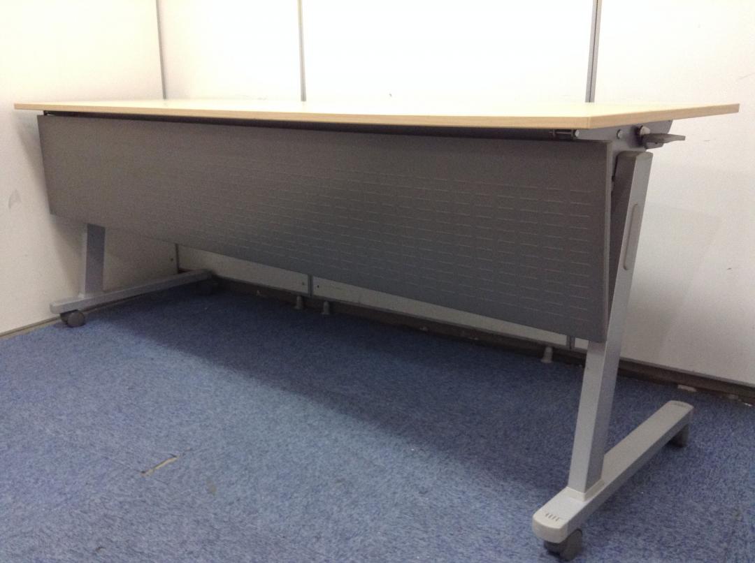 【6台入荷】天板ナチュラル色のサイドスタックテーブル
                        その他シリーズ
                                    中古
            