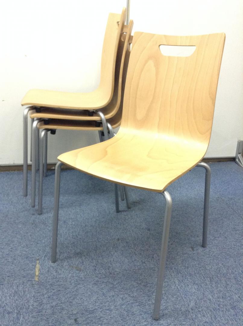 【4脚セット価格】木製スタッキングチェア　残り3セット
                        その他シリーズ
                                    中古
            