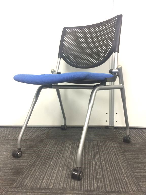 【8脚入荷！】会議用、ミーティング用にはこれ！座面跳ね上げ式の収納に便利なキャスター付です！
                        プロスタック
                                    中古
            