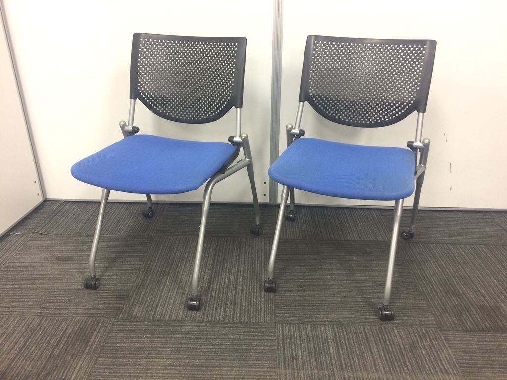 【2脚セット・プロスタックチェア】水平にまとめられるネスティングチェア！キャスター付です！
                        プロスタック
                                    中古
            