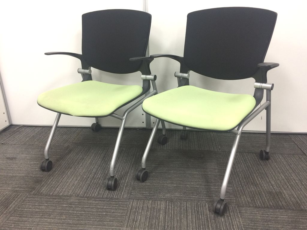 【ネスティングチェア2脚セット！】オカムラ製・グラータチェア【ライトグリーン】
                        グラータ
                                    中古
            