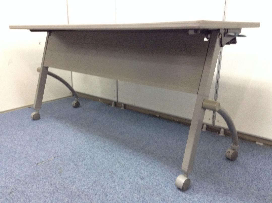 【7台入荷・イトーキ製】キャスター付き　ミーティングやセミナー時におすすめ！
                        その他シリーズ
                                    中古
            