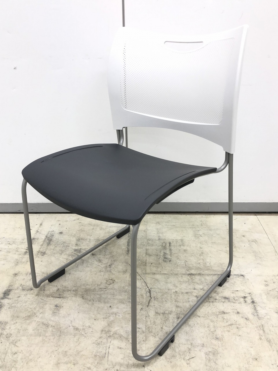 【大量入荷】アイリス　未使用品チェア！【新古品】樹脂製でお手入れ簡単！【会議椅子】休憩室や食堂などにも！
                        その他シリーズ
                                    新古品
            