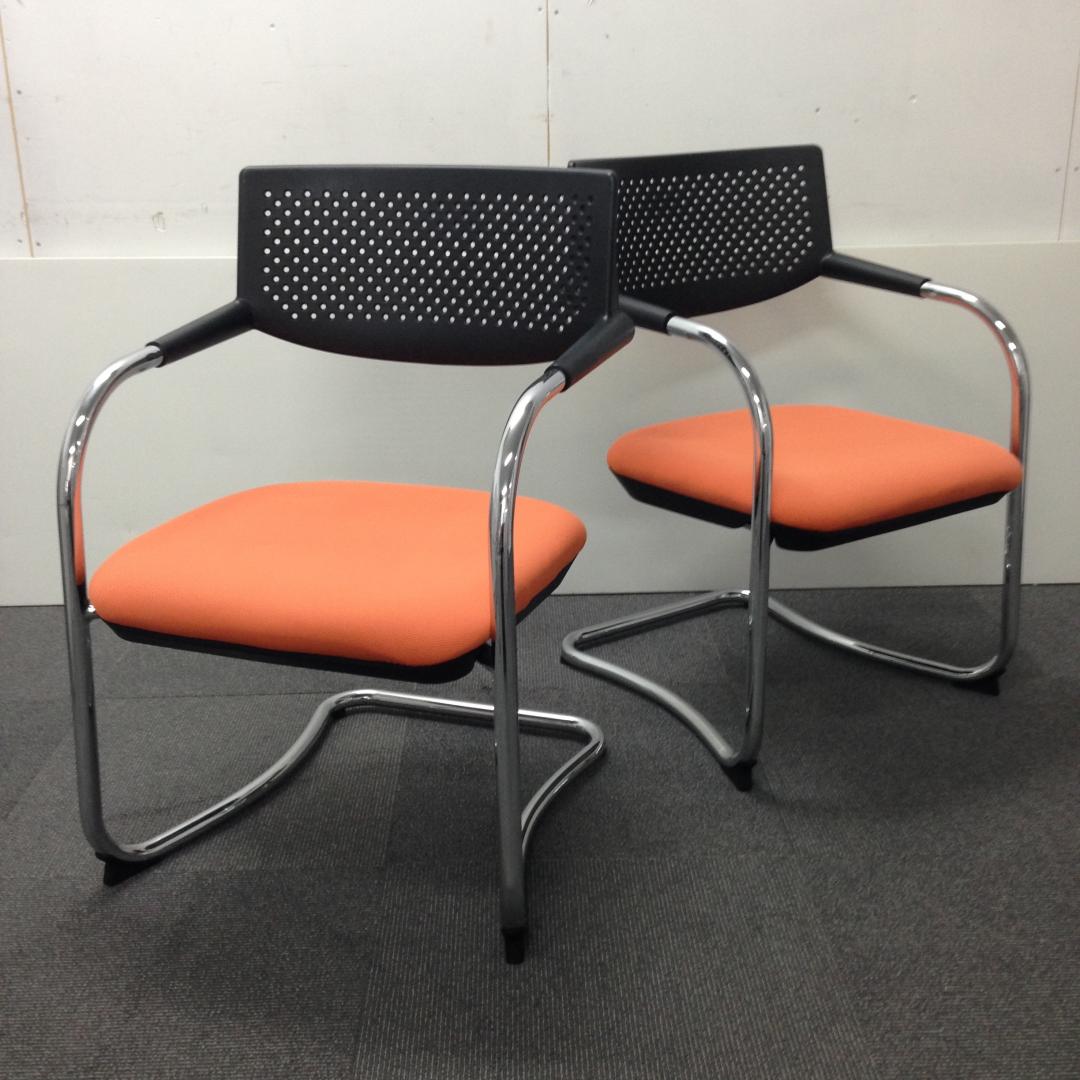 【2脚セット】流行りの明るいオレンジカラー！オフィスにやる気を与えてくれます☆尼崎店淀川区北区
                        -
                                    中古
            