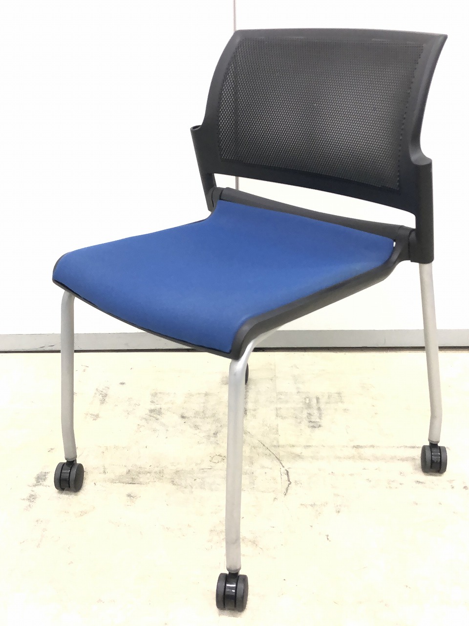 【定番チェア！】内田洋行製のFM-310シリーズ！チェアも軽いので移動も楽です！！
                        その他シリーズ
                                    中古
            