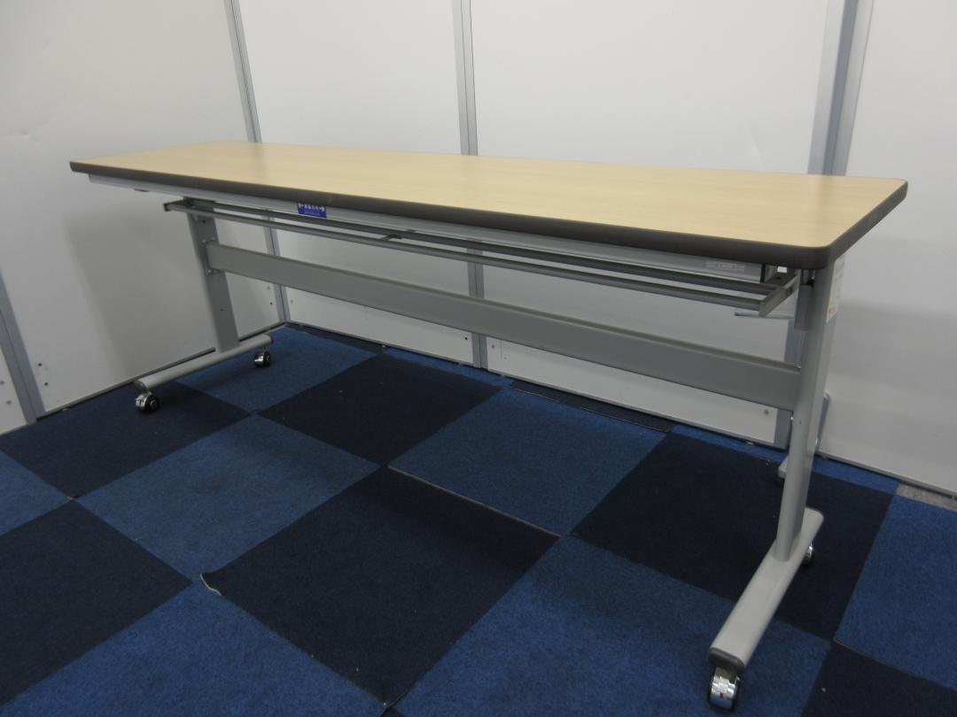 【半端な数なのでお安く!!】2名掛け様用としてオススメなサイズ感!!【綺麗な木目調天板】
                        その他シリーズ
                                    中古
            