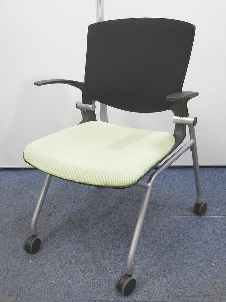 【20脚入荷！】大量入荷！！大人気シリーズオカムラ製のネスティングチェアグラータ入荷！
                        グラータ
                                    中古
            