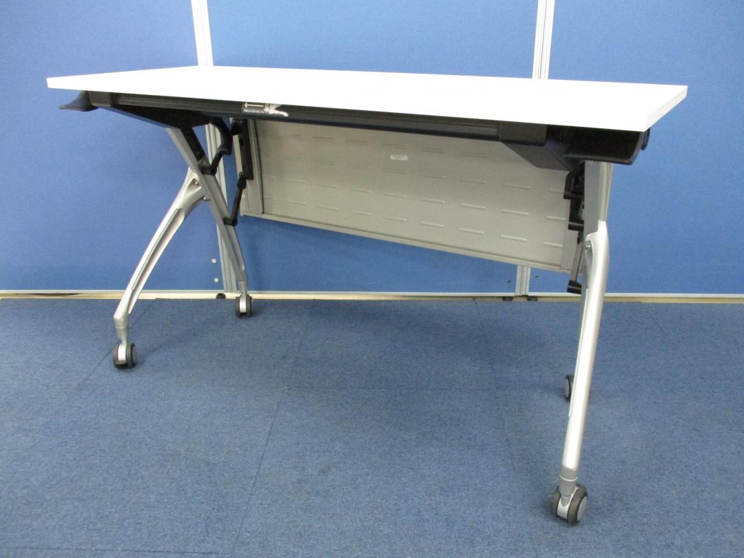 【残り2台の為お安く!!】二人掛けに最適な幅1,200㎜天板のテーブル!!【通常￥11,000→￥9,000に!!】
                        リリッシュ
                                    中古
            