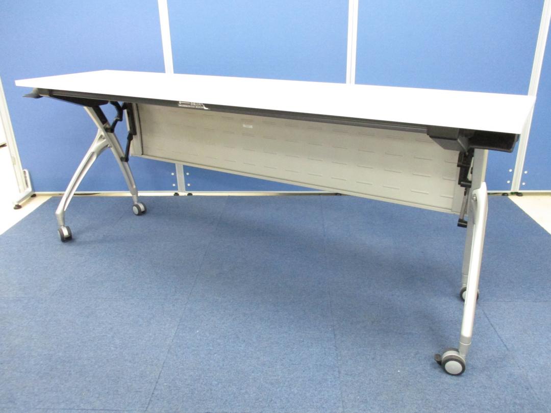 【限定1台のみ入荷!!】二人掛けに最適な幅1,800㎜天板のテーブル!!【幕板付き仕様】
                        リリッシュ
                                    中古
            