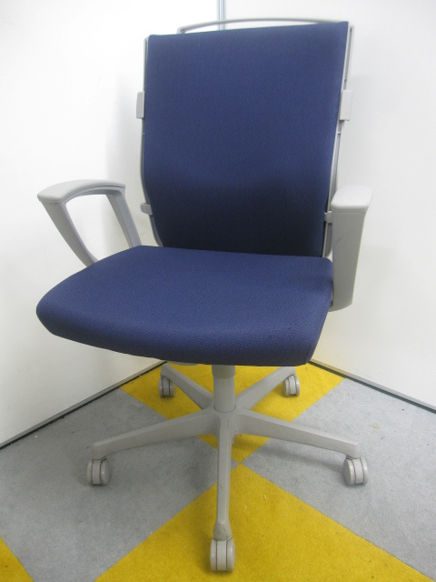 【10脚入荷！】【2015年製！】【人間工学に基づいて作られた基本性能の高いチェア！】【グレーシェルタイプ】
                        エスクード
                                    中古
            