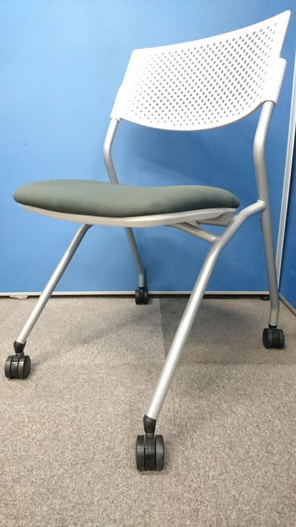 2017年製の状態良好品！キャスターが軽やかに動き、使わないときは座面を折りたためます！【平行スタック】【並行スタック】【ネスティングチェア】【ミーティングチェア】【会議用】
                        その他シリーズ
                                    中古
            