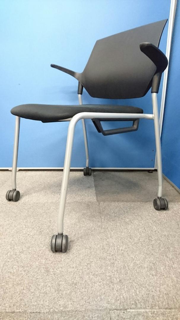 肘付きのミーティングチェア入荷！しっかりしているので作業台のチェアにもおすすめ！軽いです！
                        ステンザ
                                    中古
            