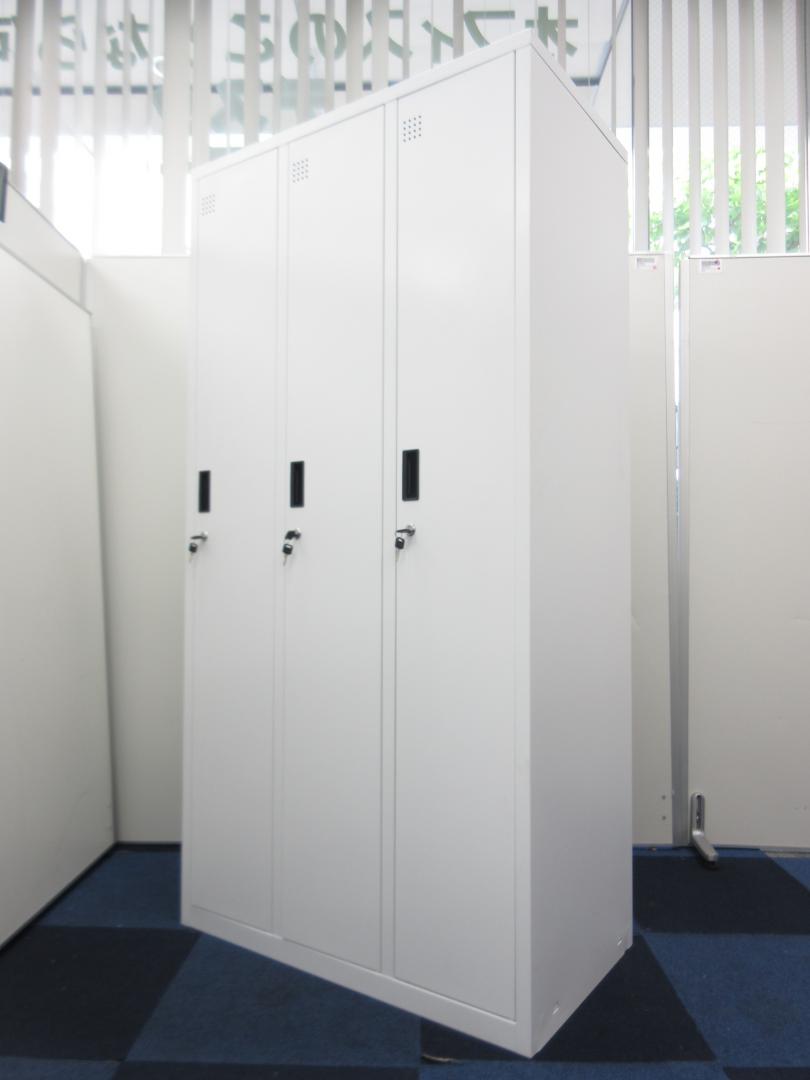 【内部に配線口有り】清潔感あるホワイトの3人用ロッカー！【中古とは思えない状態のよさ!!】
                        その他シリーズ
                                    中古
            