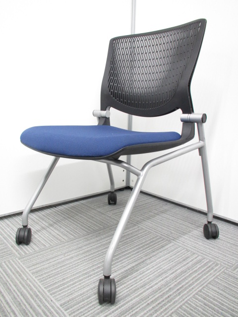 [在庫一掃セール品]【あると便利なネスティングチェア】岡村製作所(オカムラ)製 グラータ ブラック ブルー コンパクト　※背もたれ割れ･凹凸あり有りの為。
                        グラータ
                                    中古
            