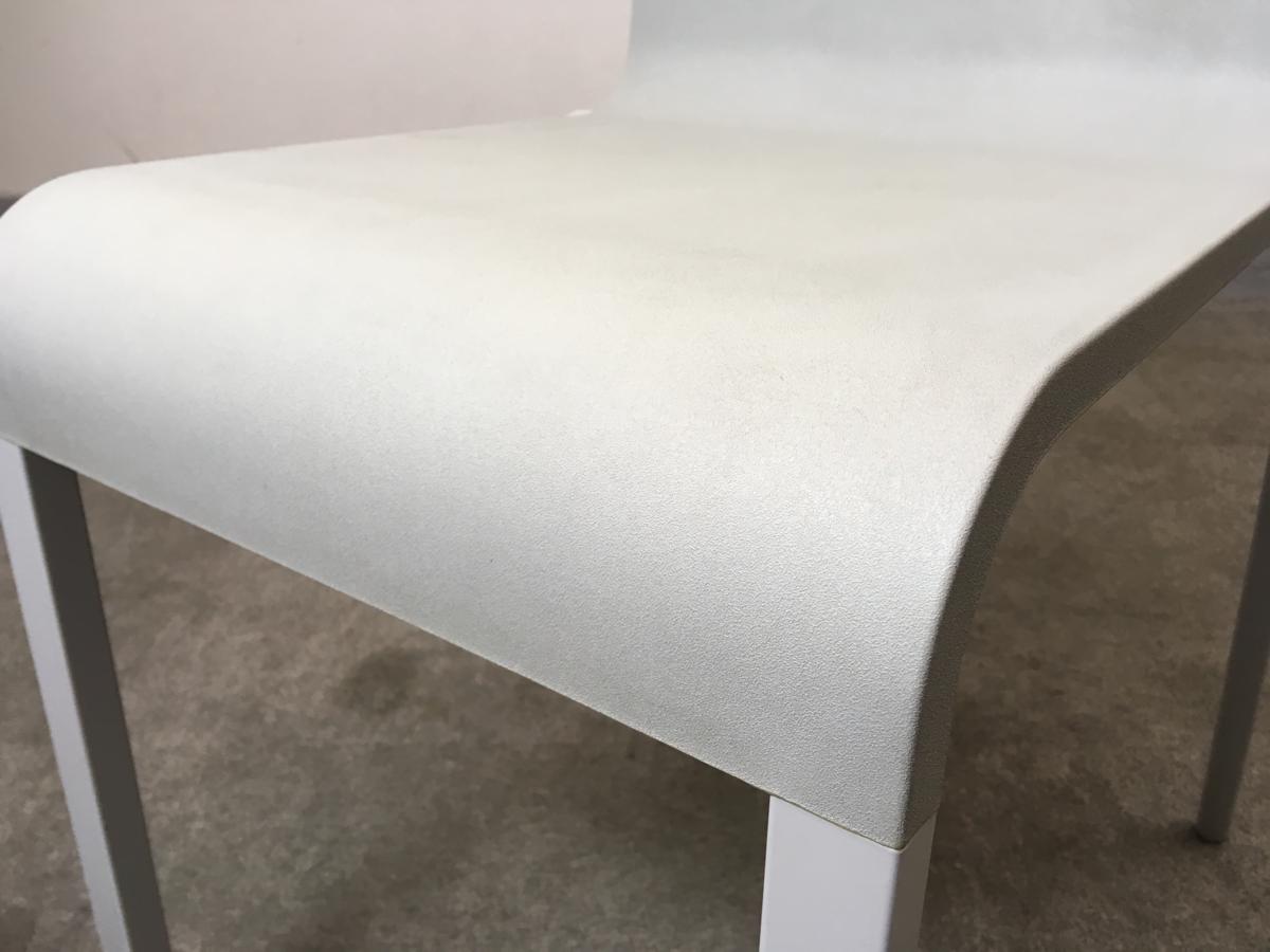 LIVIT ULTRA(ウルトラ)スタッキングチェア　ホワイト coco様専用 LIVIT ULTRA スタッキングチェア ホワイト - メルカリ
