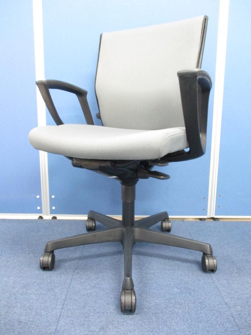 【在庫一掃セール品】岡村製作所 エスクードチェア■FFW9：グレー■ユーザーの疲れを癒し、能力を発揮させるチェアです!!【β】
                        エスクード
                                    中古
            