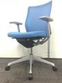【2014年製造の新しめな事務椅子です！】■シンプルなデザインと最上級の操作性を兼ね備えたチェア