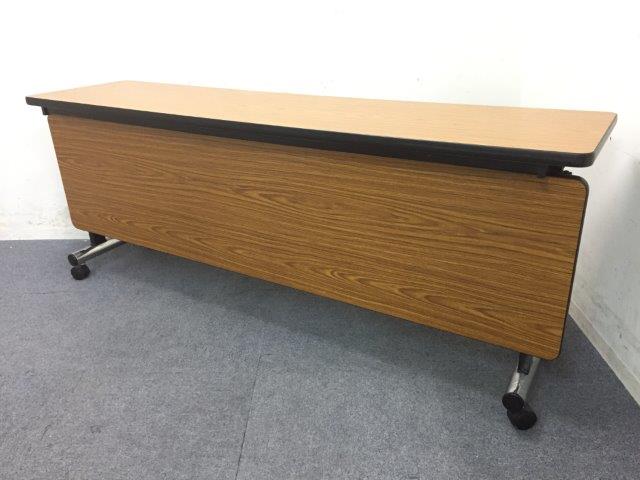 【3台入荷】幕板付きで女性も安心｜木目のスタックテーブル
                        -
                                    中古
            