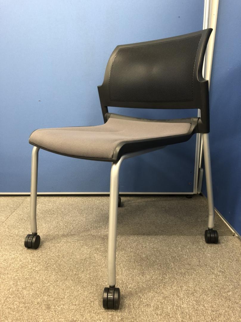 【大量入荷！！】座面が折りたためるタイプさらに、積み重ねも可能のチェア！！
                        その他シリーズ
                                    中古
            