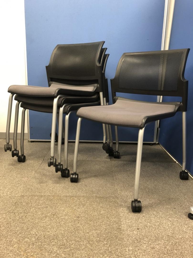 【お得な4脚セット！】内田洋行製の横にも縦にも収納可能なチェア！
                        その他シリーズ
                                    中古
            