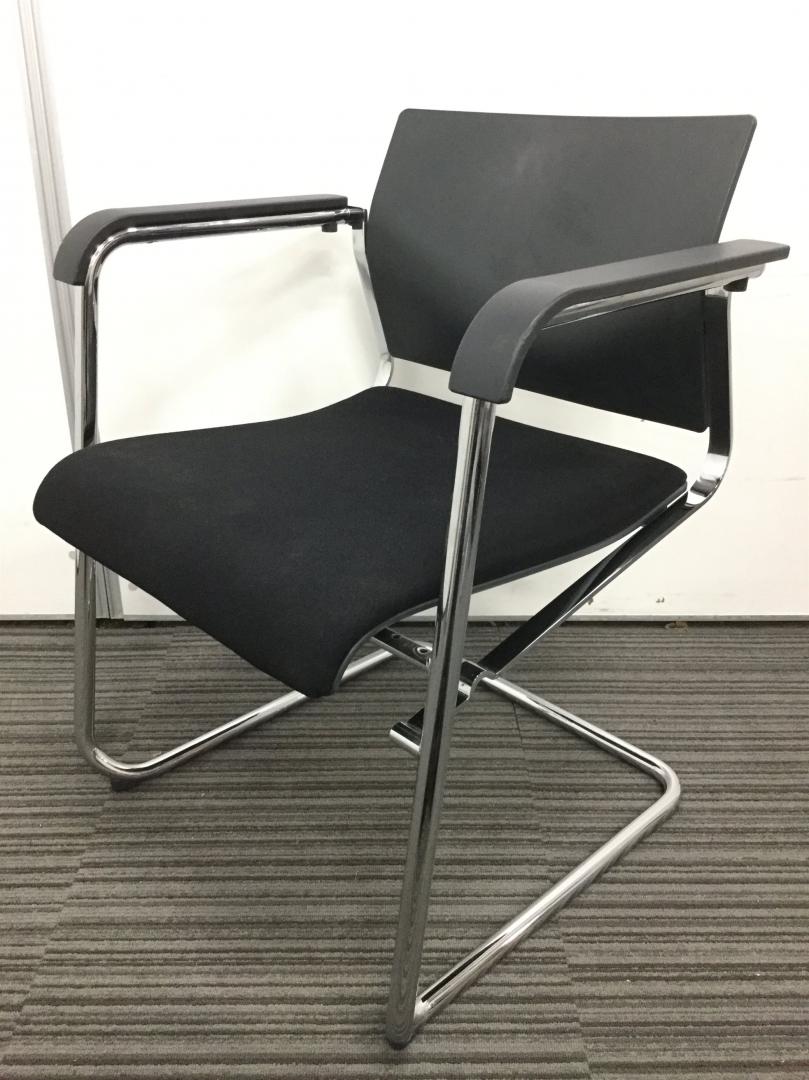 【限定２脚】ウィルクハーン製｜オシャレなスタッキングチェア入荷致しました！ブラックでシックなオフィスに！
                        不明
                                    中古
            