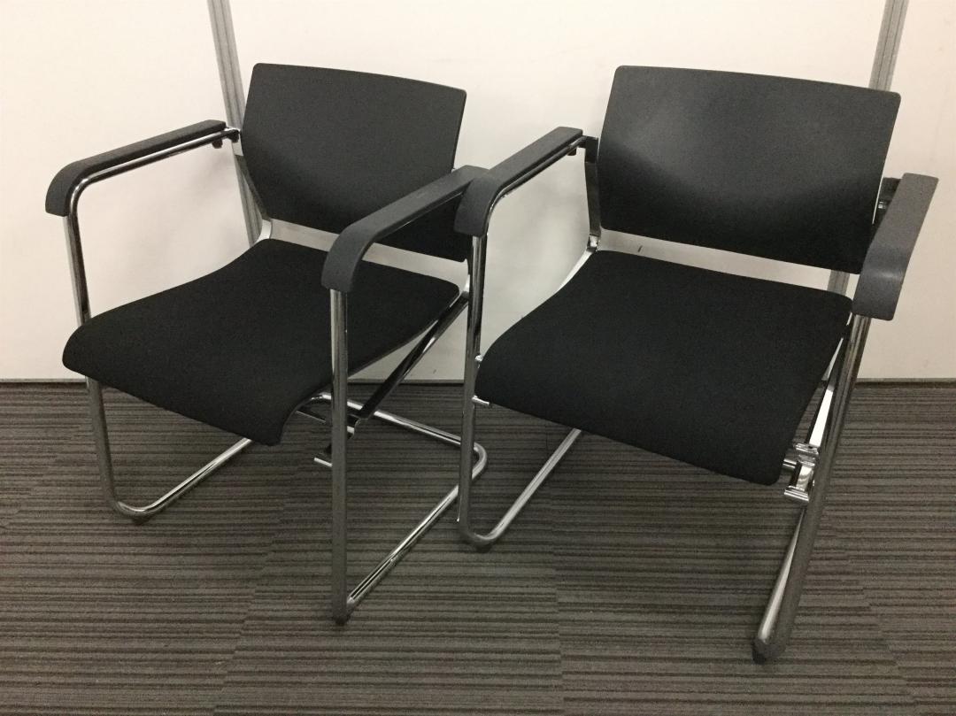 【2脚セット】ウィルクハーン製｜ブラックでオシャレなスタッキングチェア入荷致しました！お得な2脚セットです！
                        不明
                                    中古
            