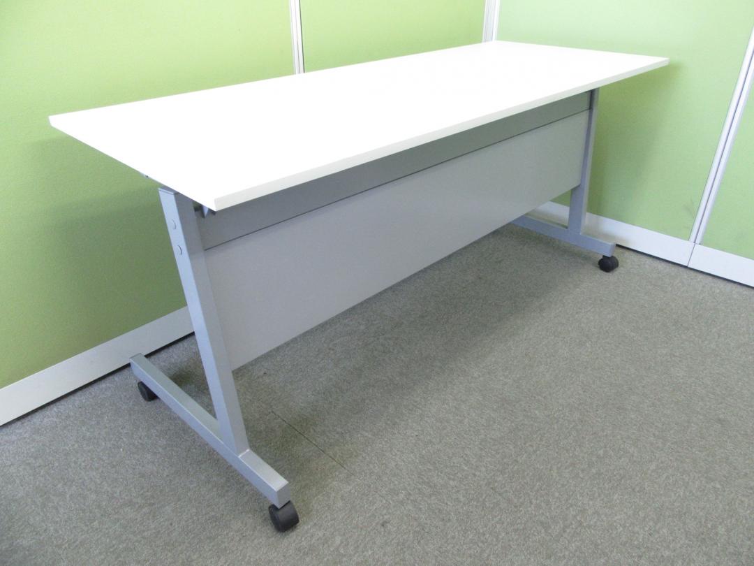 【清潔感溢れるホワイト!!】常に品薄!!人気の高いサイドスタックテーブルがロット入荷!!【管理番号：A00539430】 θ
                        その他シリーズ
                                    中古
            