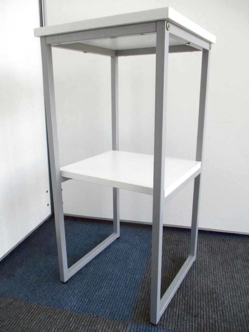 【オフィスの必需品！】ホワイト色の電話台！【コンパクトサイズ！】
                        その他シリーズ
                                    中古
            