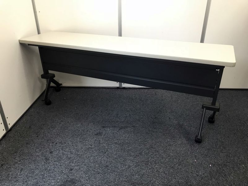 【収納スペース圧縮テーブル】サイドスタックテーブル　3人掛程度
                        その他シリーズ
                                    中古
            