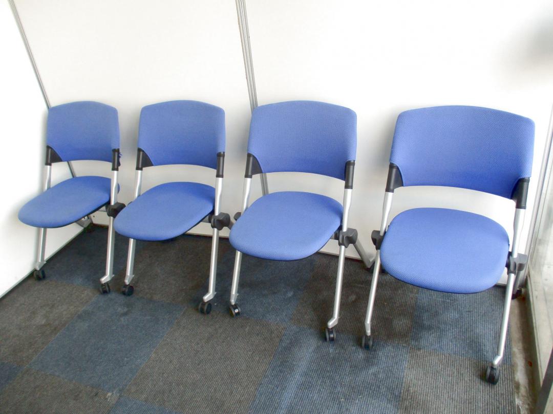 【4脚セットでお買い得】スタッキングとネスティングが両方可能なチェア【爽やかなブルー色】
                        リータ
                                    中古
            