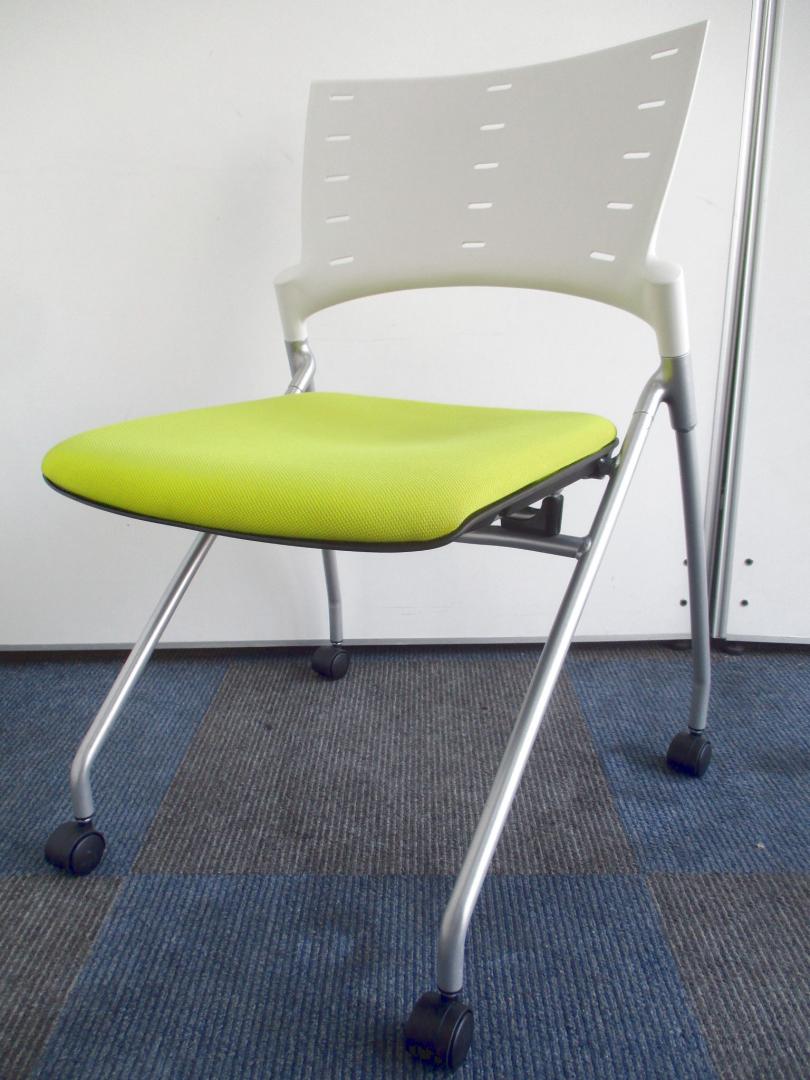 【オフィスのミーティングスペースにマッチ！】国内人気メーカーです【モスグリーン色】
                        マノス
                                    中古
            