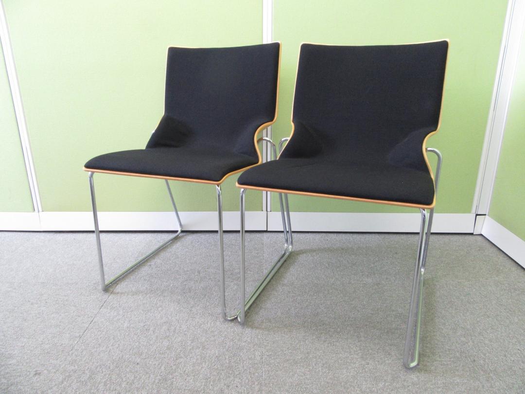 ★セットでお買い得!!★[ブラック×木がお洒落!]ミーティング、休憩室、ご自宅用にもおすすめ!重ねて使えて省スペース!【管理番号：A00536907】θ
                        その他シリーズ
                                    中古
            