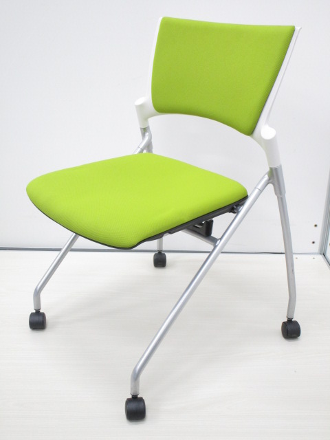 【お部屋の雰囲気が明るくなるグリーン！】座面が跳ね上げ式のため、収納性◎！｜イトーキ マノス｜キャスター付き｜【スタック】
                        マノス
                                    中古
            