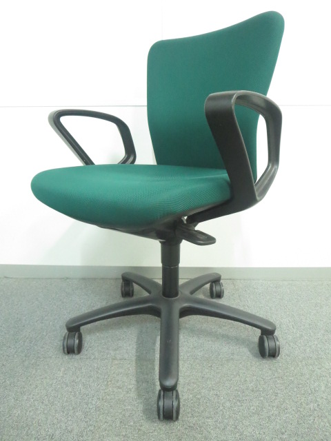 【座り心地の良さが人気です！】■オカムラ　カロッツアチェア　■グリーン　肘付タイプ
                        カロッツア
                                    中古
            