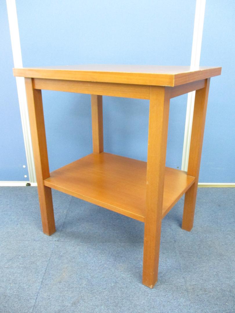 [あると便利です!!] 電話台 天板は濃い木目調で高級感がアップ!!エントランス・ちょっとした場所の設置におすすめ!!
                        その他シリーズ
                                    中古
            