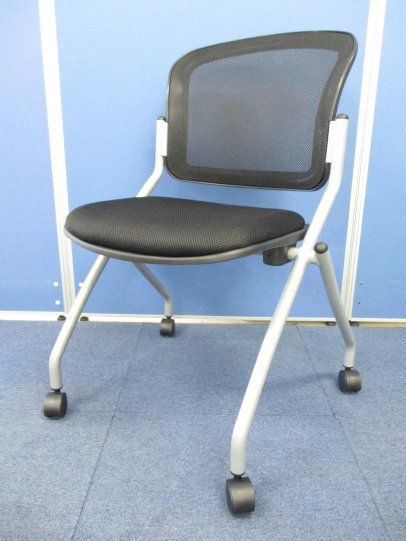 [この暑い時期には蒸れないメッシュを!!]ネスティングチェア ブラック■会議室や学習塾・研修等におすすめな折りたたみチェア!!軽量でも取扱いやすく人気です!![ネスタブル] 
                        その他メーカー
                                    中古
            