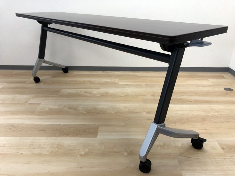 【期間限定】【特別価格】起業や拠点開設にはこちら！コクヨ製のサイドスタックテーブル　高級感のあるシックなカラー！
                        KT-620シリーズ
                                    中古
            