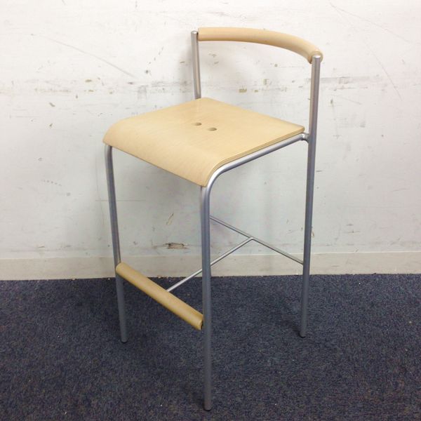 【残り1脚売り切り価格】国内メーカー製で頑丈。なのにお洒落なデザインでGood!! 
                        その他シリーズ
                                    中古
            