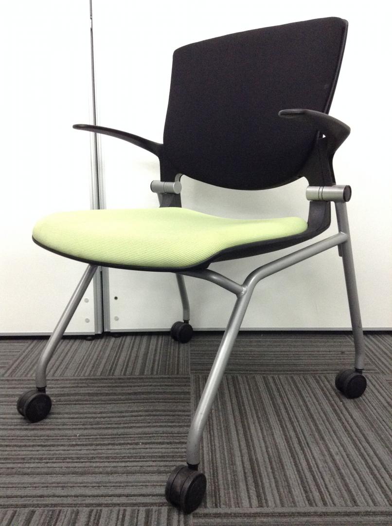 【18脚入荷】座面ライトグリーン×背面ブラック　オカムラ製ネスティングチェア
                        グラータ
                                    中古
            