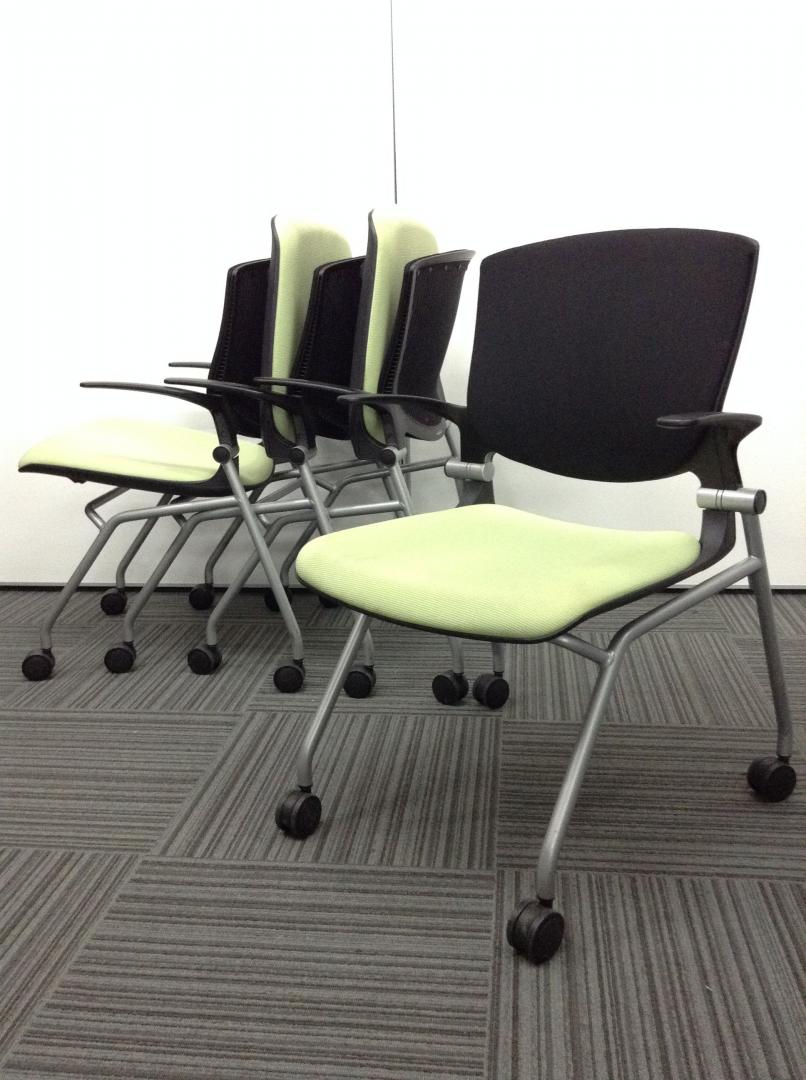 【4脚セット価格】座面ライトグリーン×背面ブラック
                        グラータ
                                    中古
            