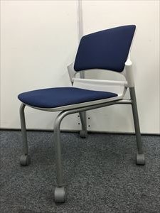 【オシャレ！】状態良好なウチダのスタッキングチェア！シックなネイビー色です♪
                        MF-180シリーズ
                                    中古
            