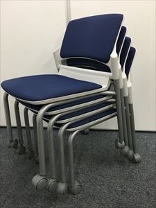 【オシャレ！】状態良好なウチダのスタッキングチェア！お買い得な4点セット！
                        MF-180シリーズ
                                    中古
            