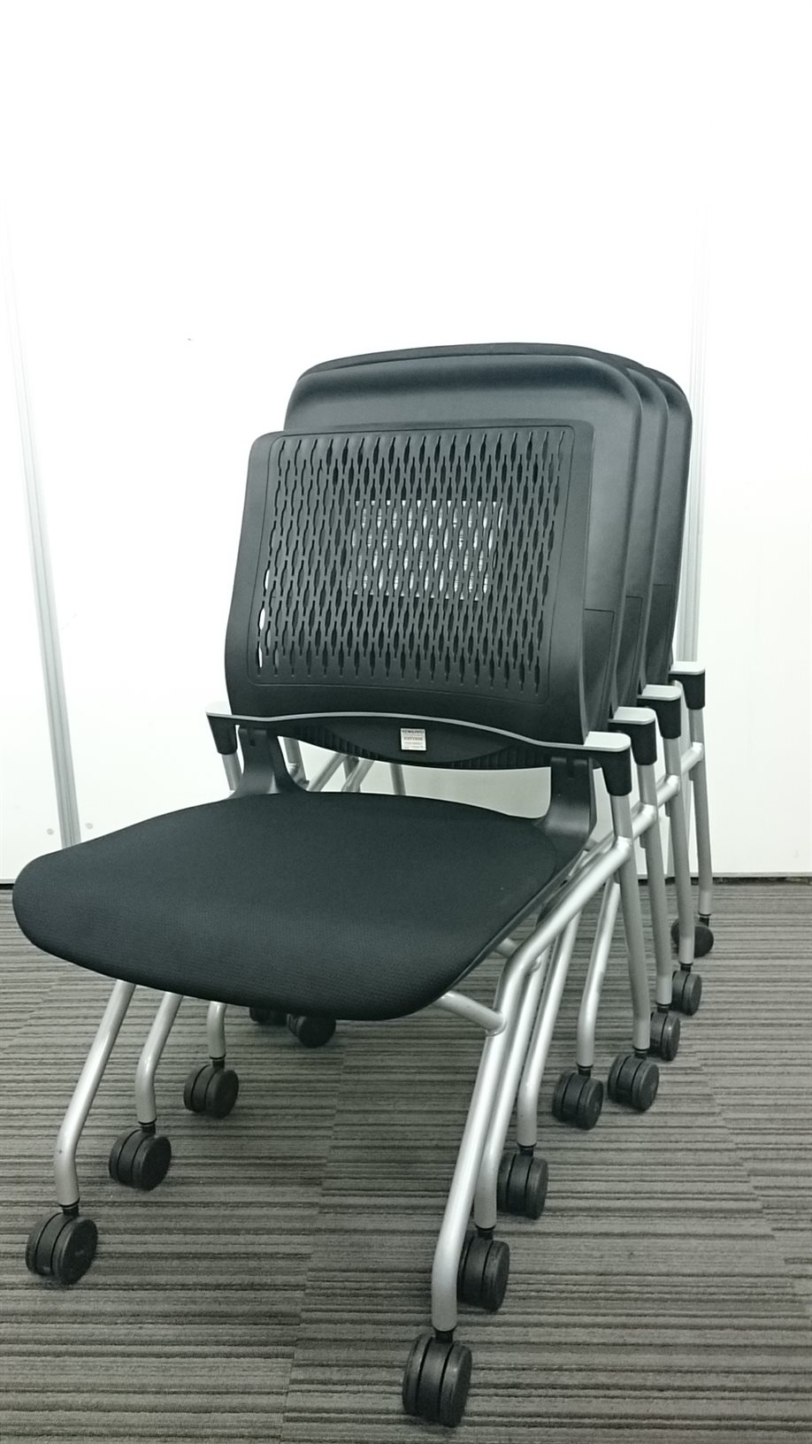 【ロット入荷！】27脚入荷！状態良好のネスティングチェア【4脚セット！】
                        オルディナ
                                    中古
            