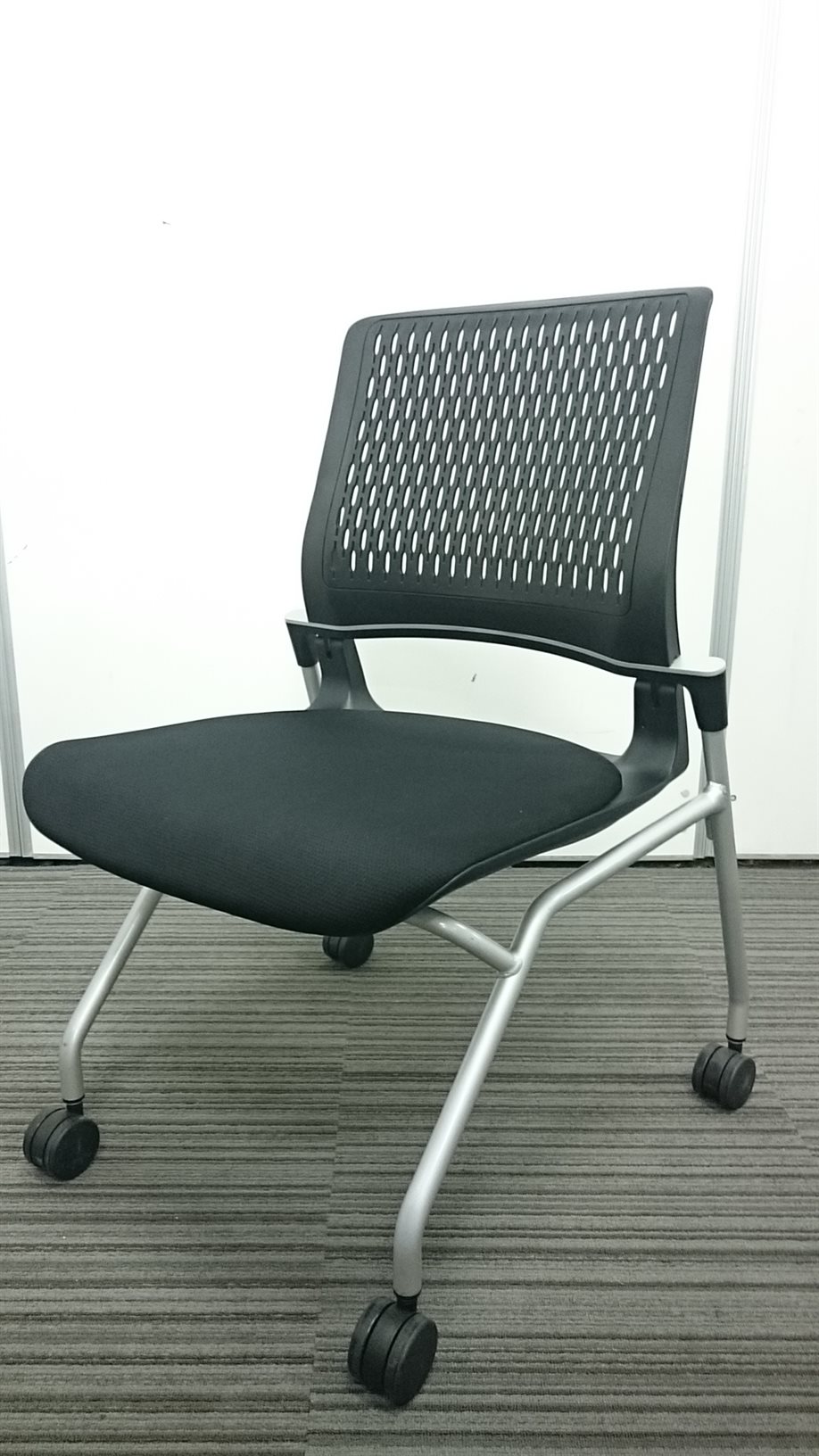 【ロット入荷！】状態抜群のネスティングチェアが27台入荷！【コクヨ製オルディナ！】
                        オルディナ
                                    中古
            