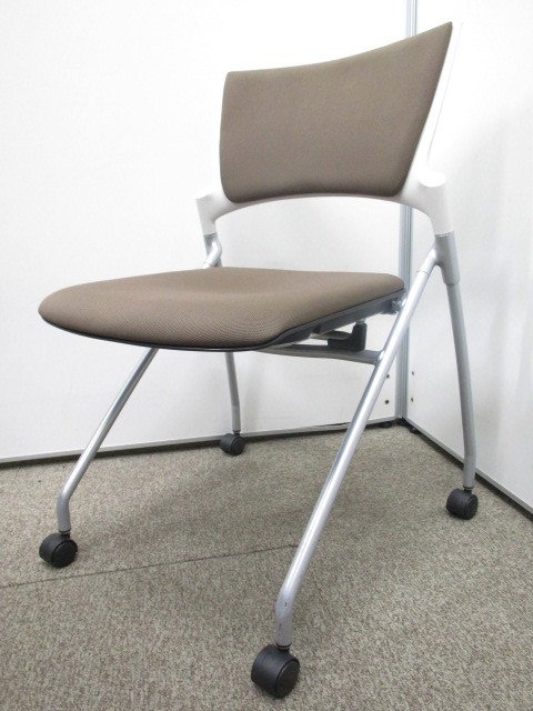 【並列にスタック可能なミーティングチェア】イトーキ製・マノスチェア　会議用にはこちら！休憩用やロッカールームの使用にも！
                        マノス
                                    中古
            