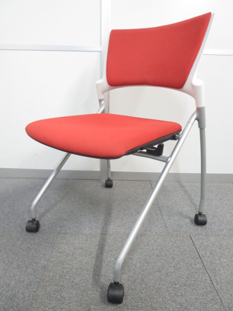 【活力を感じ気持ちを前向きにさせるレッド！】■イトーキ製　マノス　ネスティングチェア
                        マノス
                                    中古
            