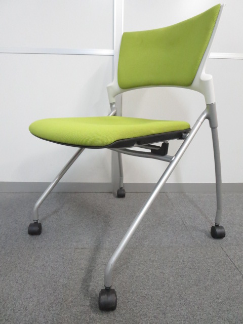 【リラックスの作用があるグリーン】■イトーキ製　マノス　ネスティングチェア
                        マノス
                                    中古
            