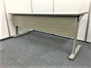 【1台のみ】【省スペース収納可能！】オカムラ製スタックテーブル　3人掛け程度
                        その他シリーズ
                                    中古
            