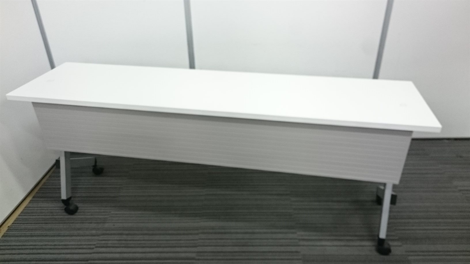 【2017年製】状態良好、美品のサイドスタックテーブル【内田洋行製！】
                        その他シリーズ
                                    中古
            